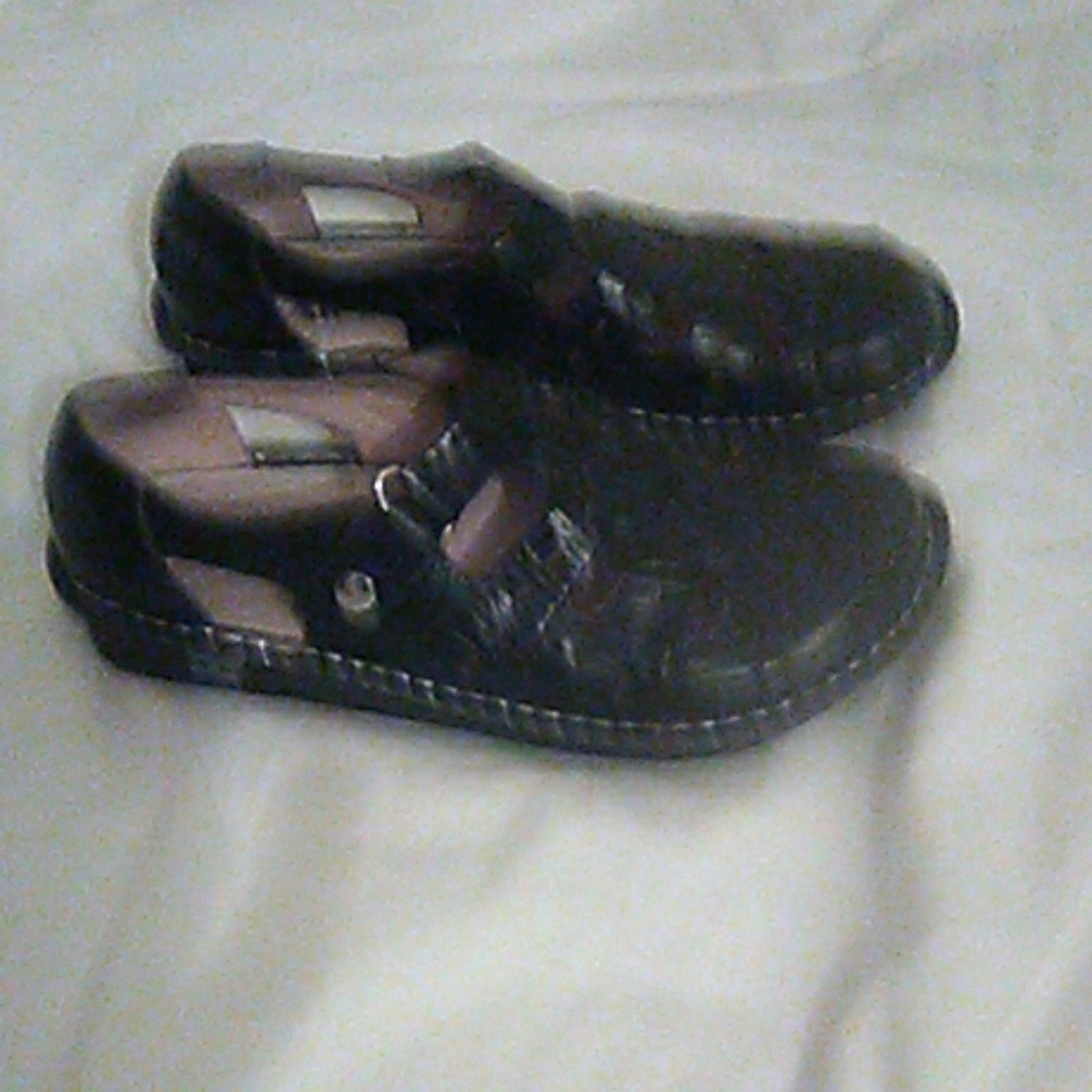 Shoes by Allegra black leather 25$ free delivery i